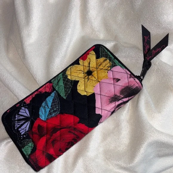 🌸Vera Bradley Havana Rose Black Floral Quilted Colorful Zip Wallet Like New - Picture 9 of 9